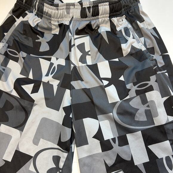 Under Armour Youth Shorts - Geometric Logo Pattern - 14-16Y - Picture 2 of 5